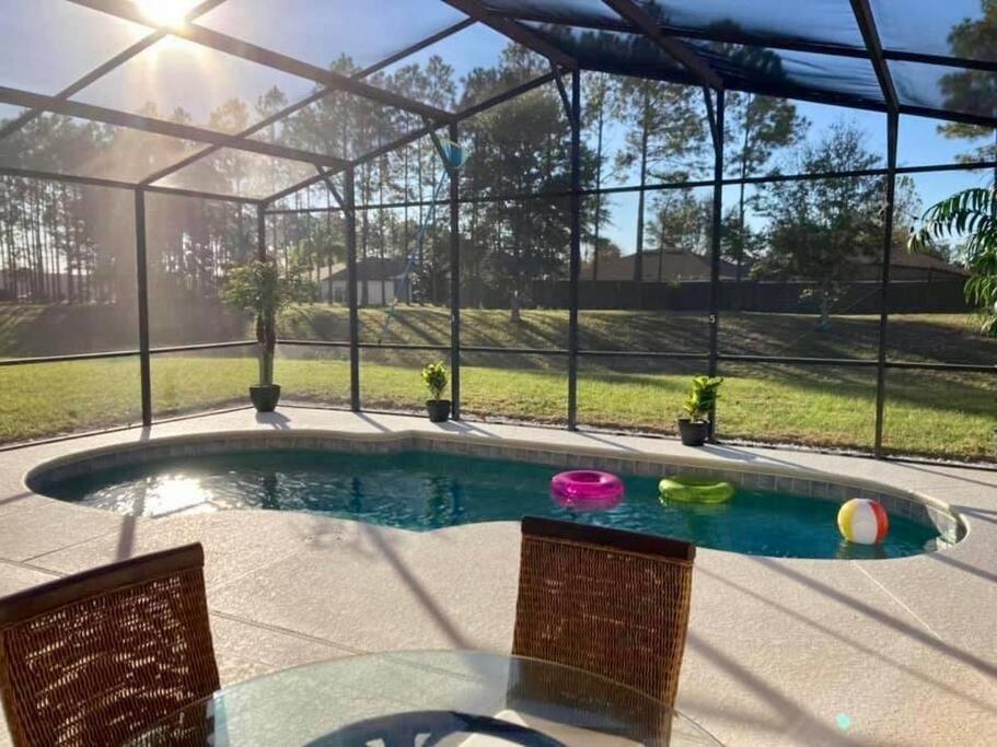 3 Bedroom With Pool And Game Hébergement de vacances *